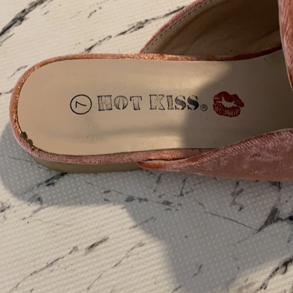 Lovely Hot Kiss flats - Picture 3 of 3